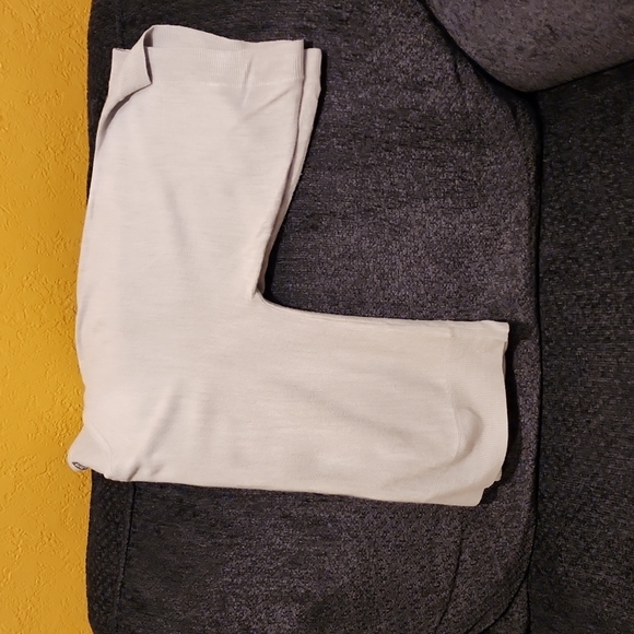 Soho New York & Company Gray Sweater in Size Large, Gently Worn - Picture 6 of 6